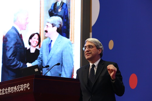 蘇必德校長發表演講.JPG