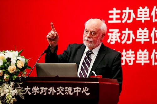 2016年諾貝爾化學獎得主詹姆斯·弗雷澤·司徒塔特進行主旨演講.jpg