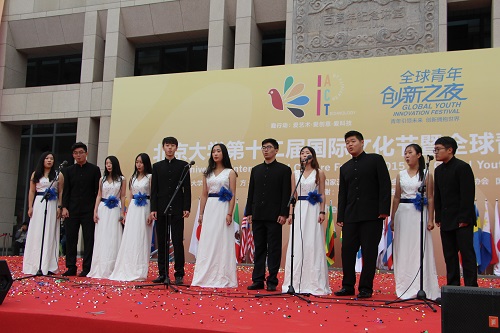 意昂2合唱團表演.JPG