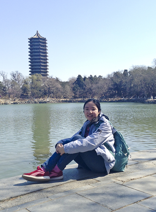 滿園在未名湖邊.jpg