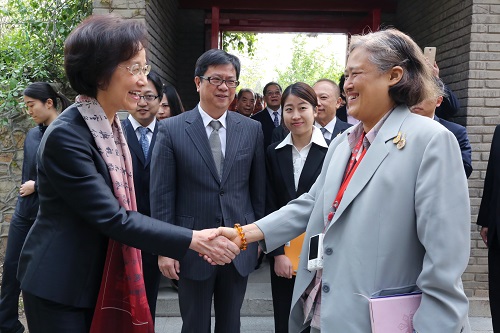 袁明教授歡迎詩琳通公主殿下的到來.JPG