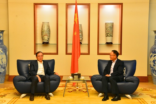 林建華校長拜會中國駐新加坡特命全權大使陳曉東.JPG