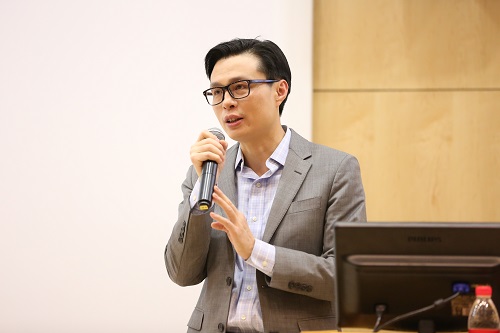 前外交官、作家詩凡.JPG