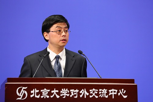 心理學系系主任方方主持演講會.JPG