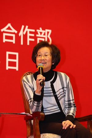 袁明教授與現場同學親切互動.JPG